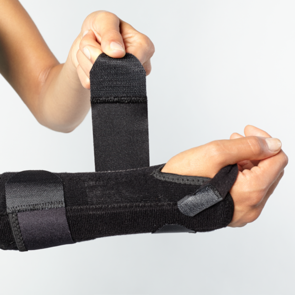BioSkin DP3â„¢ 8.5 INCH WRIST BRACE